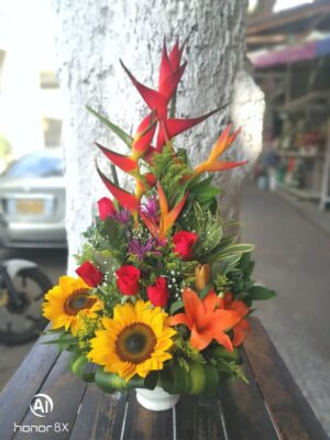 floristería en Bucaramanga. Llámanos al 3023608251 ó 3172402246. Encantados de hacer tu día el más feliz... Gracias por preferirnos 🌻💖