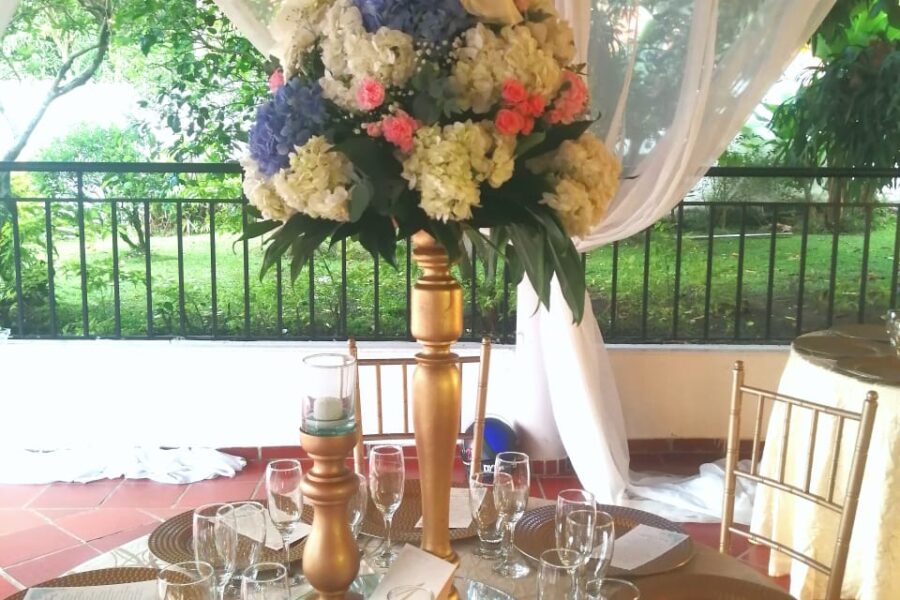 floristería en Bucaramanga. Llámanos al 3023608251 ó 3172402246. Encantados de hacer tu día el más feliz... Gracias por preferirnos 🌻💖