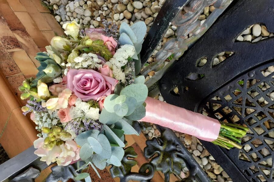 floristería en Bucaramanga. Llámanos al 3023608251 ó 3172402246. Encantados de hacer tu día el más feliz... Gracias por preferirnos 🌻💖