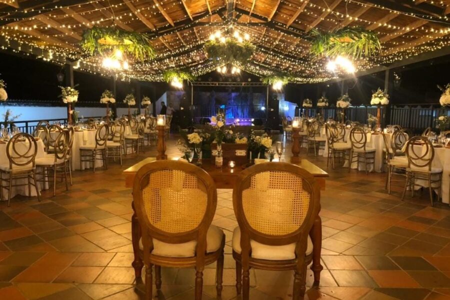 floristería en Bucaramanga. Llámanos al 3023608251 ó 3172402246. Encantados de hacer tu día el más feliz... Gracias por preferirnos 🌻💖