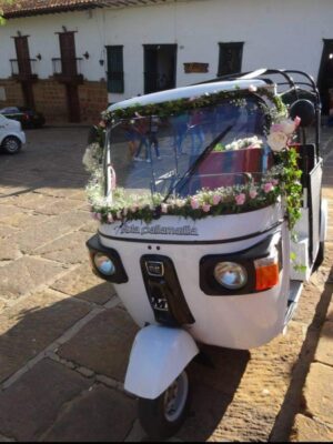 floristería en Bucaramanga. Llámanos al 3023608251 ó 3172402246. Encantados de hacer tu día el más feliz... Gracias por preferirnos 🌻💖